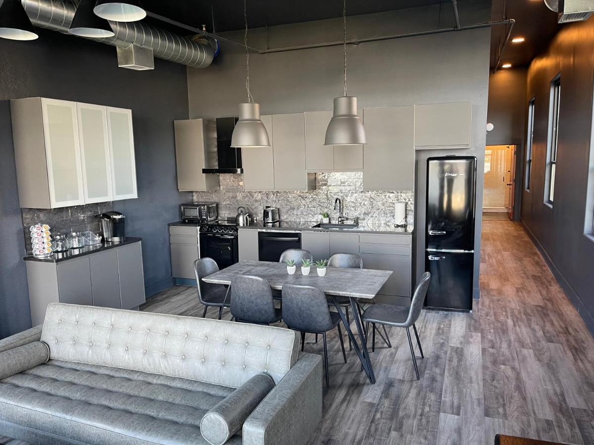 Apartment Loft Escape With River Views! By Hollyhock